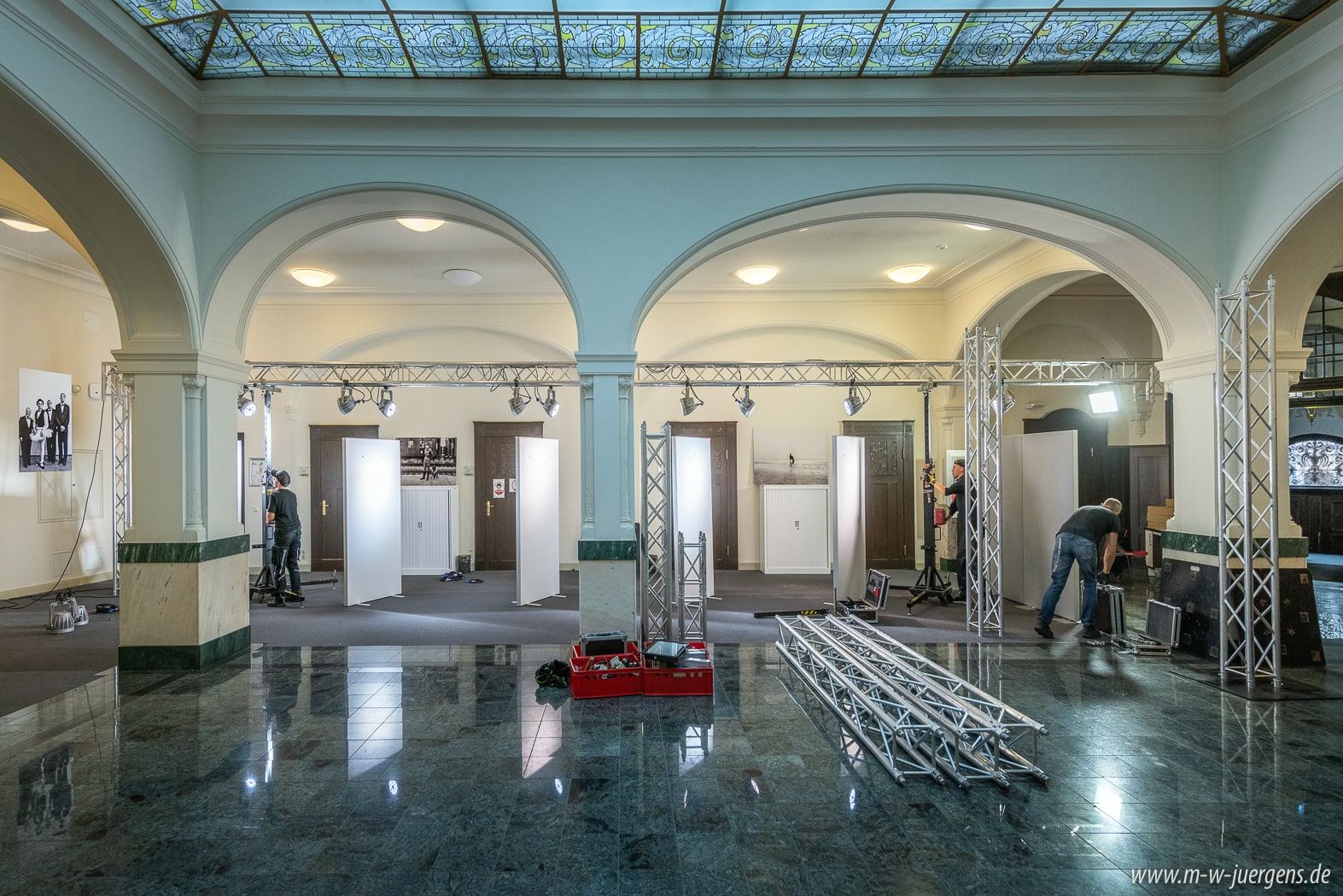 Filmkunstfest Schwerin Filmfest 2021, Ulrich Tukur, Ausstellung Fotografie Malerei, Manfred W. Jürgens Katharina John, Sparkasse Mecklenburg Schwerin, Historische Kundenhallet