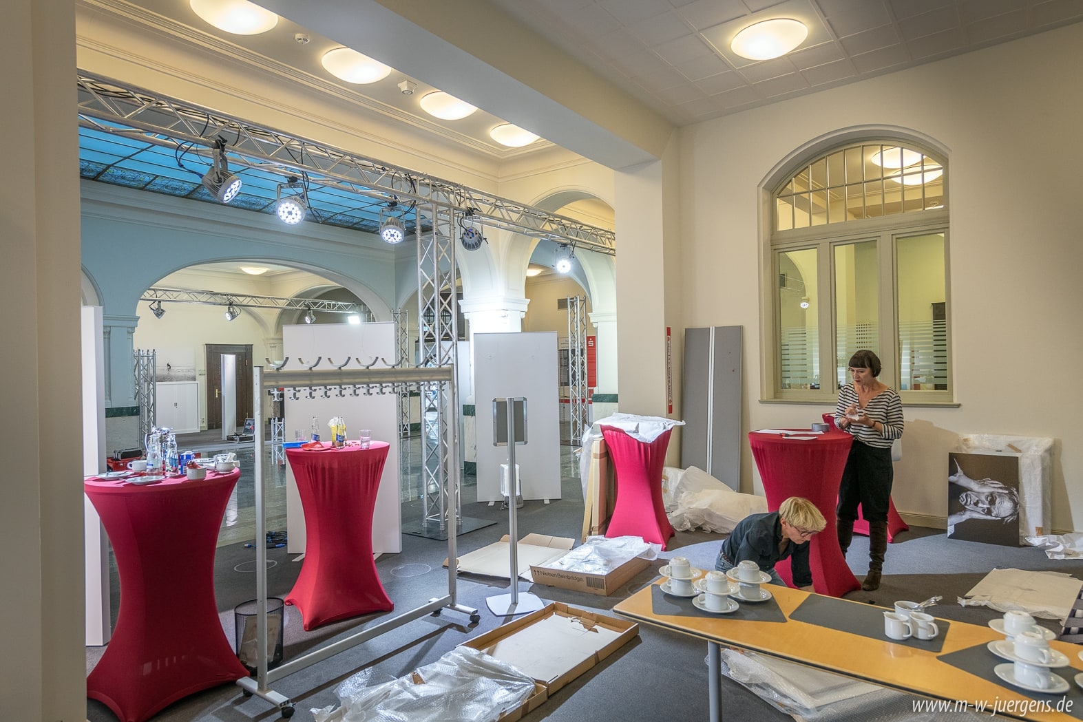 Filmkunstfest Schwerin Filmfest 2021, Ulrich Tukur, Ausstellung Fotografie Malerei, Manfred W. Jürgens Katharina John, Sparkasse Mecklenburg Schwerin, Historische Kundenhallet