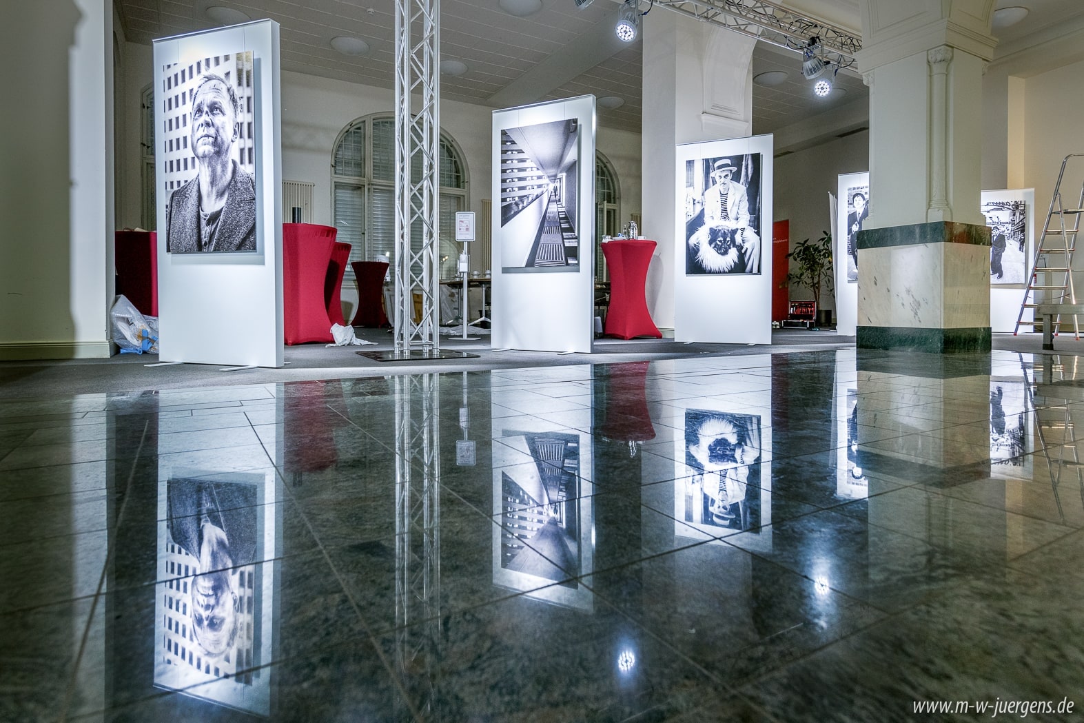 Filmkunstfest Schwerin Filmfest 2021, Ulrich Tukur, Ausstellung Fotografie Malerei, Manfred W. Jürgens Katharina John, Sparkasse Mecklenburg Schwerin, Historische Kundenhallet