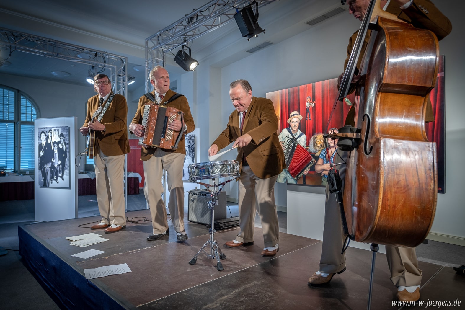 Filmkunstfest Schwerin Filmfest 2021, Ulrich Tukur, Ausstellung Fotografie Malerei, Manfred W. Jürgens Katharina John, Sparkasse Mecklenburg Schwerin, Historische Kundenhallet