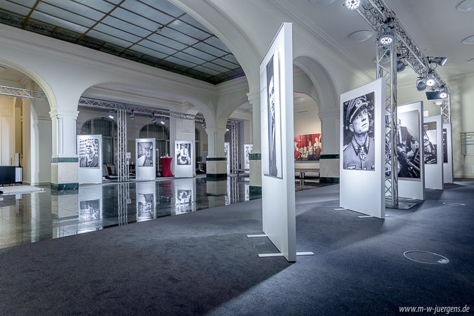 Filmkunstfest Schwerin Filmfest 2021, Ulrich Tukur, Ausstellung Fotografie Malerei, Manfred W. Jürgens Katharina John, Sparkasse Mecklenburg Schwerin, Historische Kundenhallet