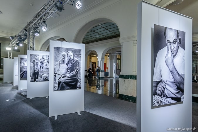Filmkunstfest Schwerin Filmfest 2021, Ulrich Tukur, Ausstellung Fotografie Malerei, Manfred W. Jürgens Katharina John, Sparkasse Mecklenburg Schwerin, Historische Kundenhallet