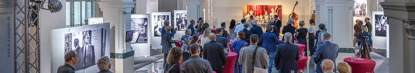 Mecklenburgier Maler, Filmkunstfest Schwerin Filmfest 2021, Ulrich Tukur, Ausstellung Fotografie Malerei, Manfred W. Jürgens Katharina John, Sparkasse Mecklenburg Schwerin, Historische Kundenhalle
